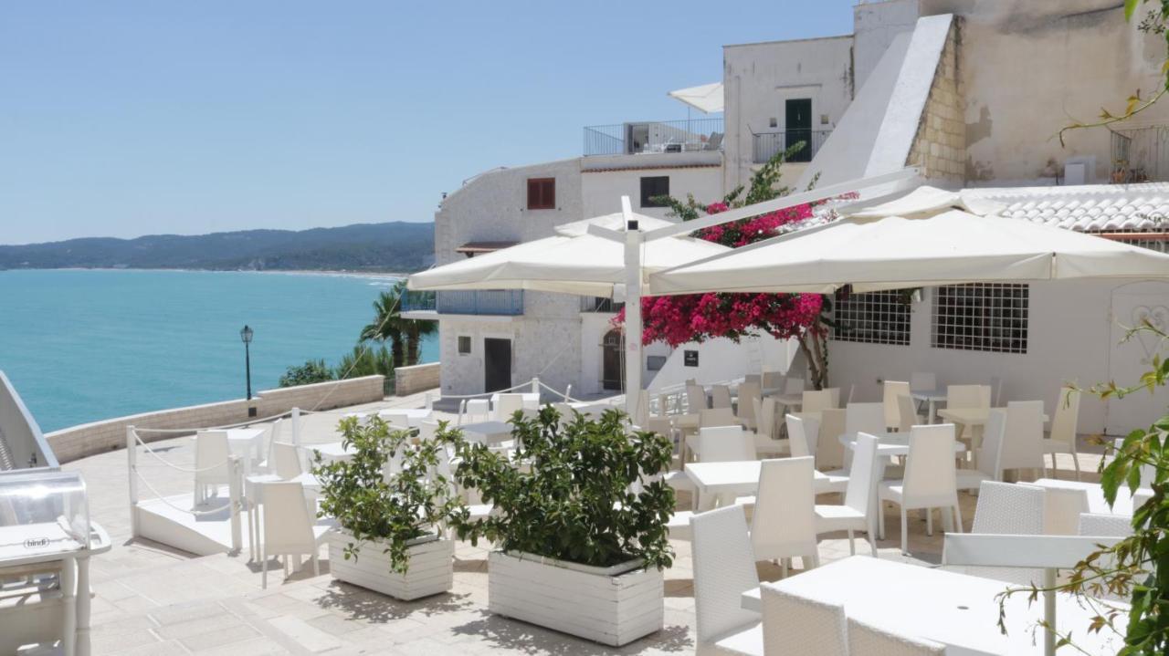 Piazzetta Petrone Apartments + Parking Vieste Exteriör bild