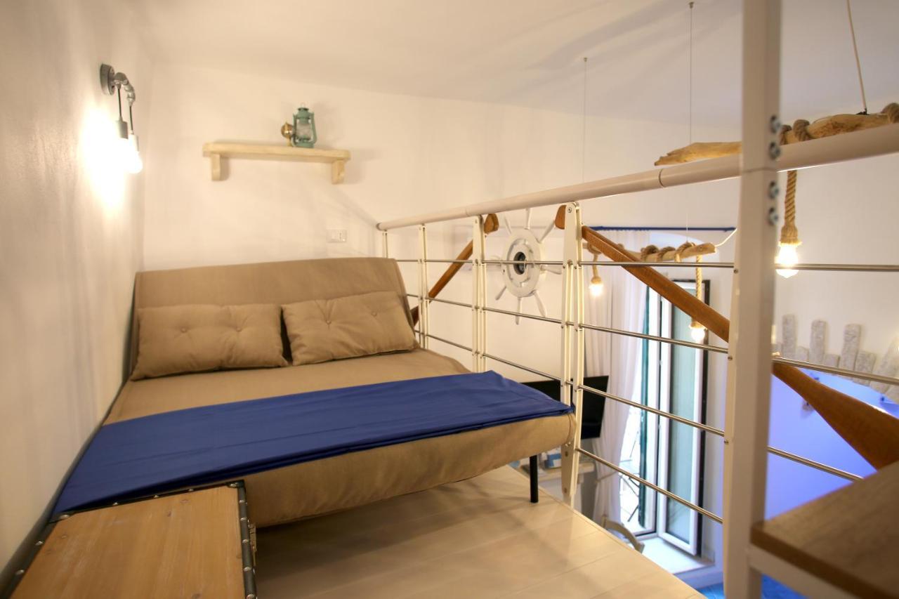 Piazzetta Petrone Apartments + Parking Vieste Exteriör bild